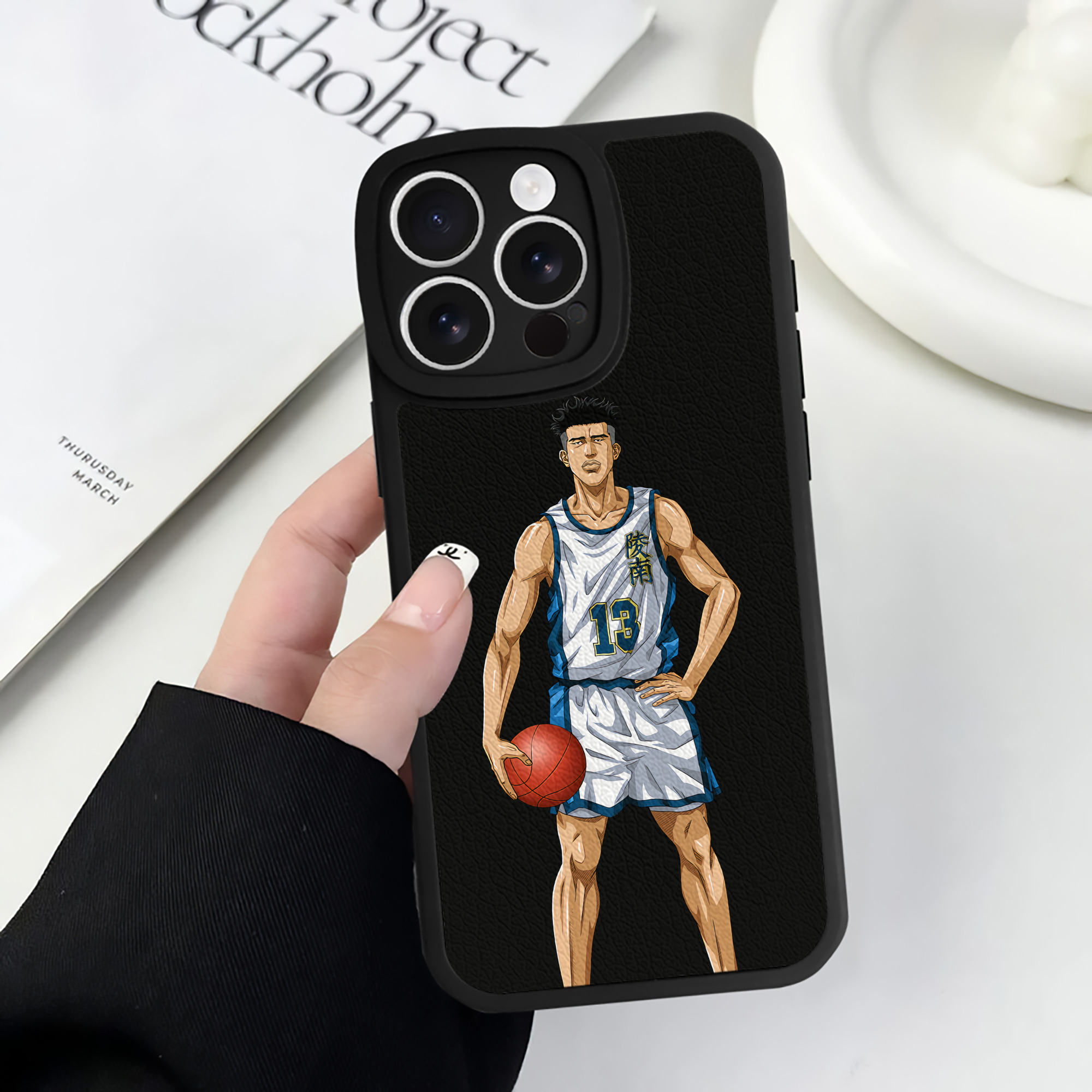 （画像用） SLAM DUNK／スラムダンク 【iPhone 16シリーズ対応】シリコンスマホケース（レザー調） 材質：シリコン